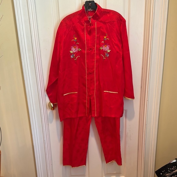 Vintage Chinese red pajamas with embroidery. - Picture 1 of 14